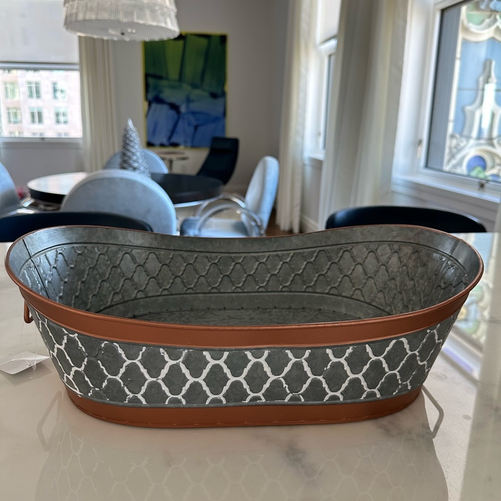 Metal decorative basket
